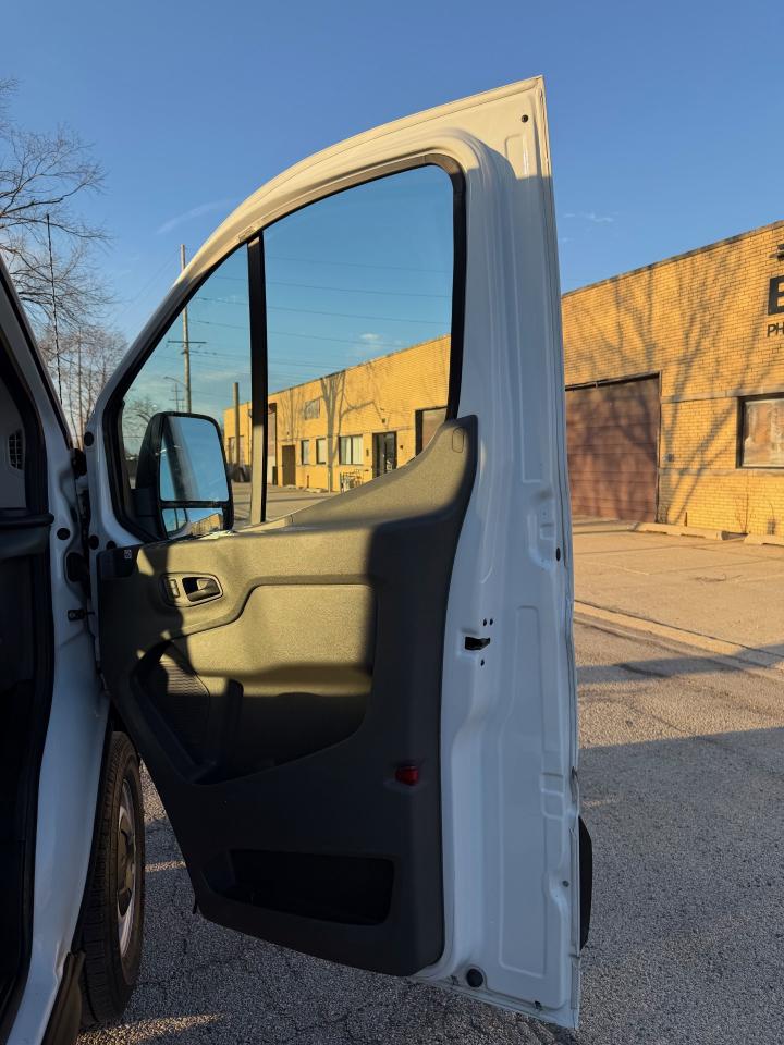 Ford Transit 150 Van Low Roof w/Sliding Pass. 148-in. WB 2021