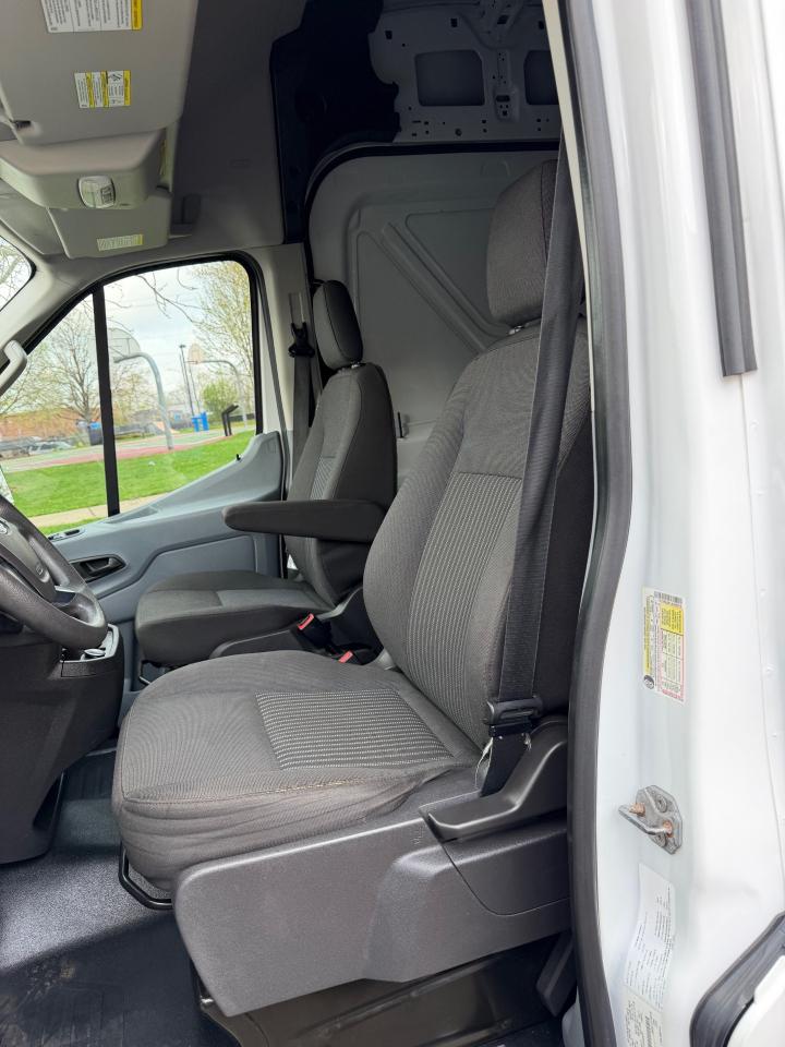 Ford Transit 250 Van High Roof w/Sliding Pass. 148-in. WB 2018