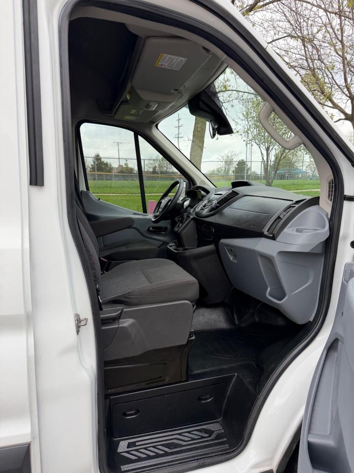 Ford Transit 250 Van High Roof w/Sliding Pass. 148-in. WB 2018