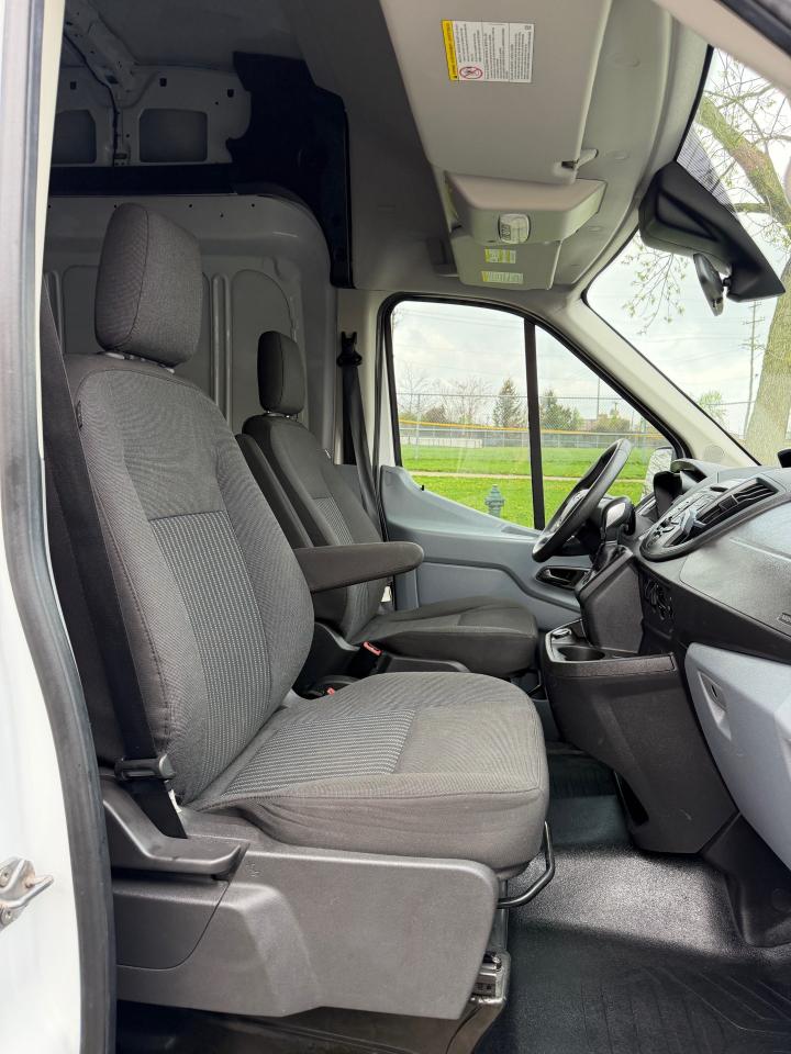 Ford Transit 250 Van High Roof w/Sliding Pass. 148-in. WB 2018