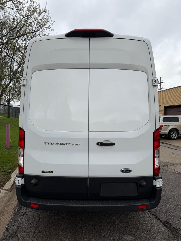 Ford Transit 250 Van High Roof w/Sliding Pass. 148-in. WB 2018