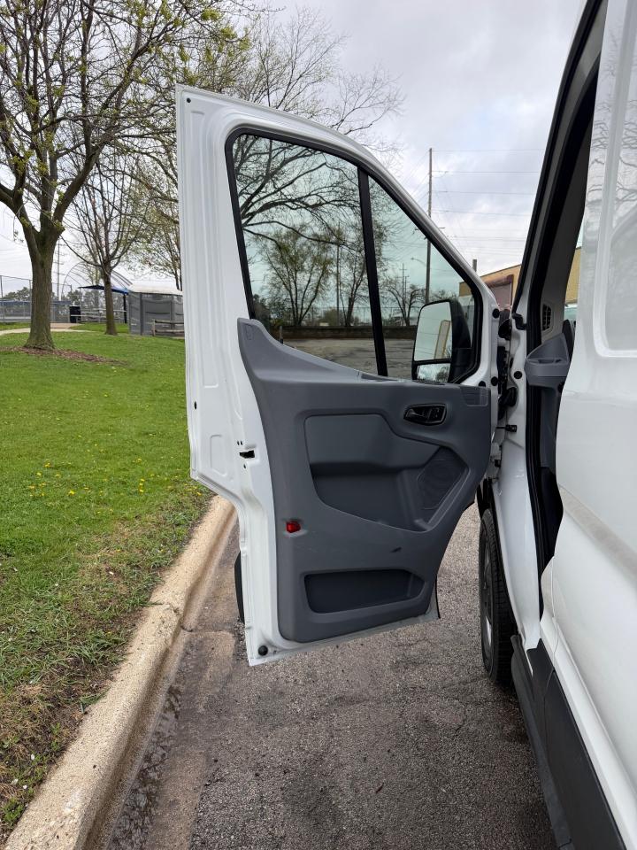 Ford Transit 250 Van High Roof w/Sliding Pass. 148-in. WB 2018