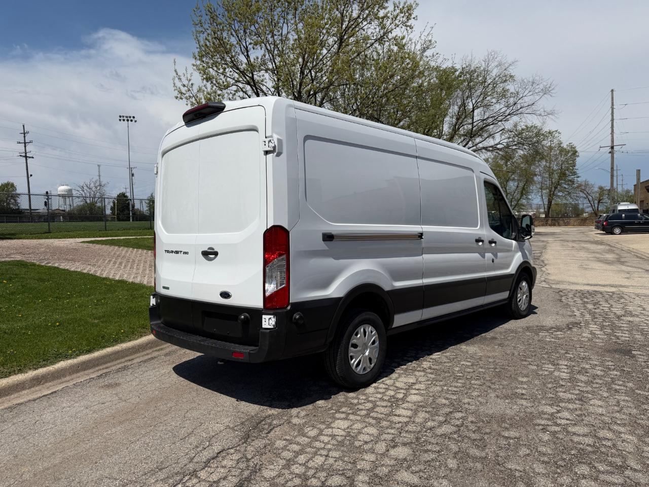 Ford Transit 250 Van Med. Roof w/Sliding Pass. 148-in. WB 2019