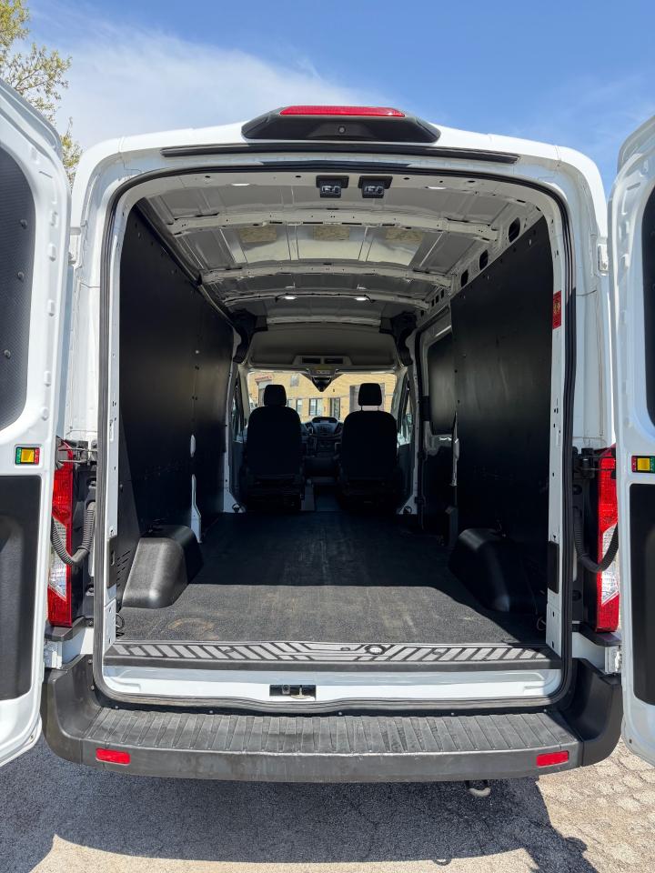 Ford Transit 250 Van Med. Roof w/Sliding Pass. 148-in. WB 2019