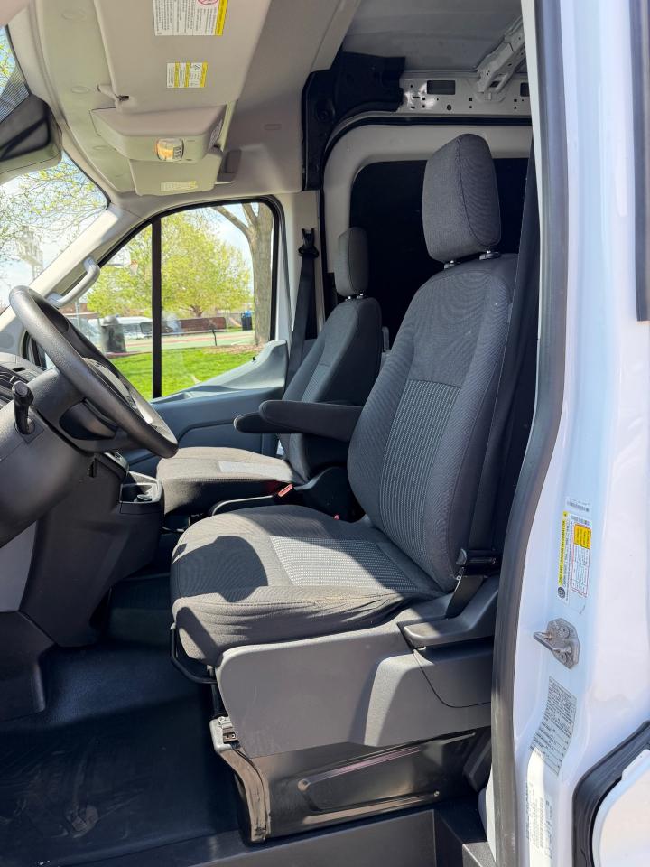 Ford Transit 250 Van Med. Roof w/Sliding Pass. 148-in. WB 2019