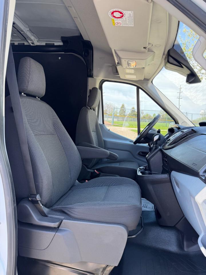 Ford Transit 250 Van Med. Roof w/Sliding Pass. 148-in. WB 2019