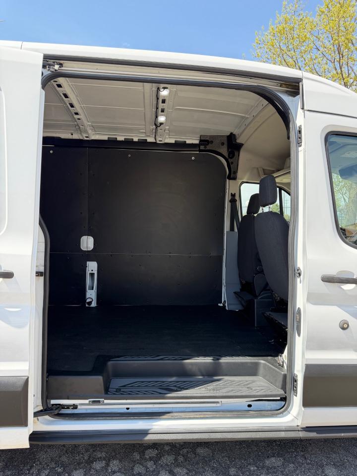 Ford Transit 250 Van Med. Roof w/Sliding Pass. 148-in. WB 2019