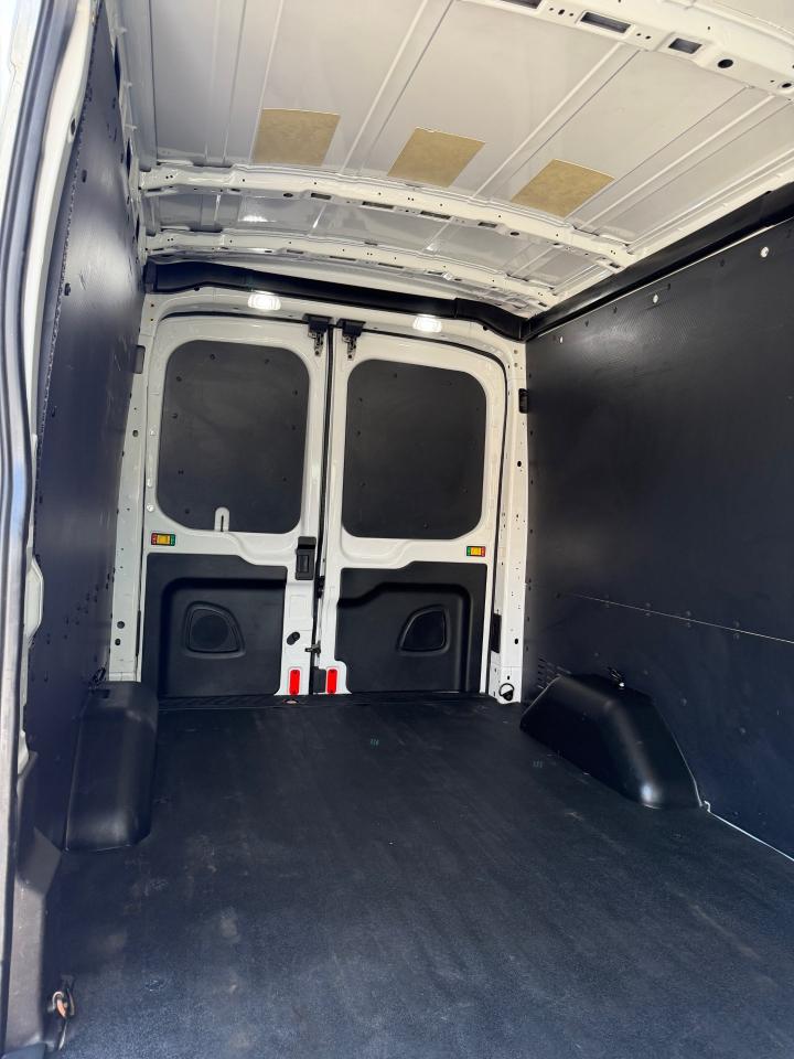 Ford Transit 250 Van Med. Roof w/Sliding Pass. 148-in. WB 2019