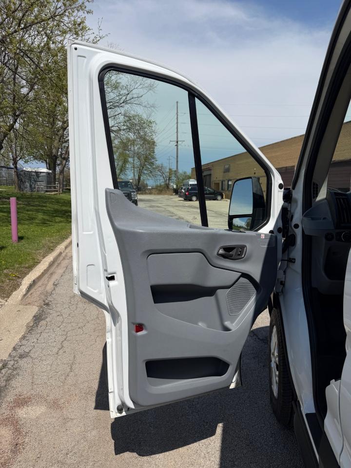 Ford Transit 250 Van Med. Roof w/Sliding Pass. 148-in. WB 2019