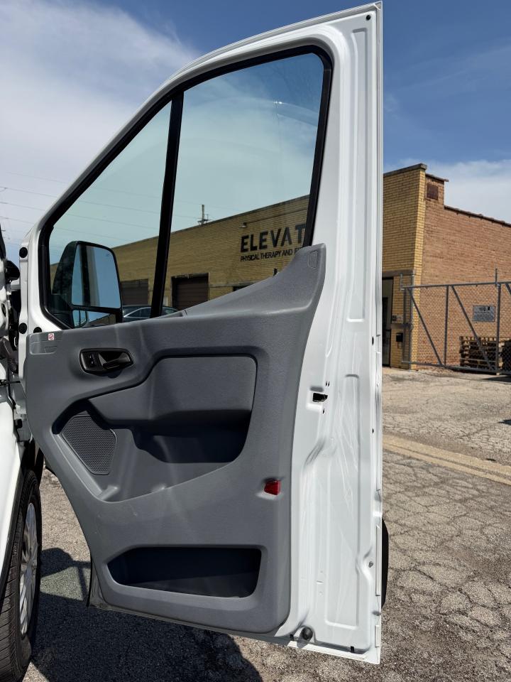 Ford Transit 250 Van Med. Roof w/Sliding Pass. 148-in. WB 2019