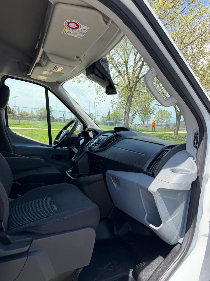 Ford Transit 250 Van Med. Roof w/Sliding Pass. 148-in. WB 2019