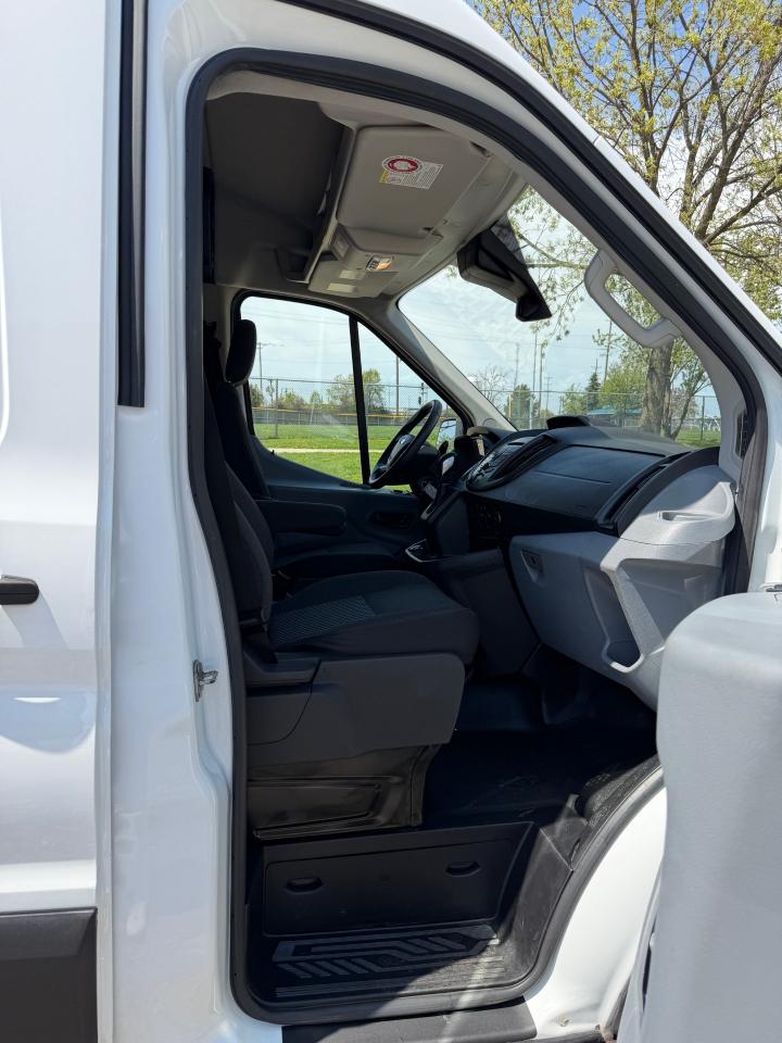 Ford Transit 250 Van Med. Roof w/Sliding Pass. 148-in. WB 2019