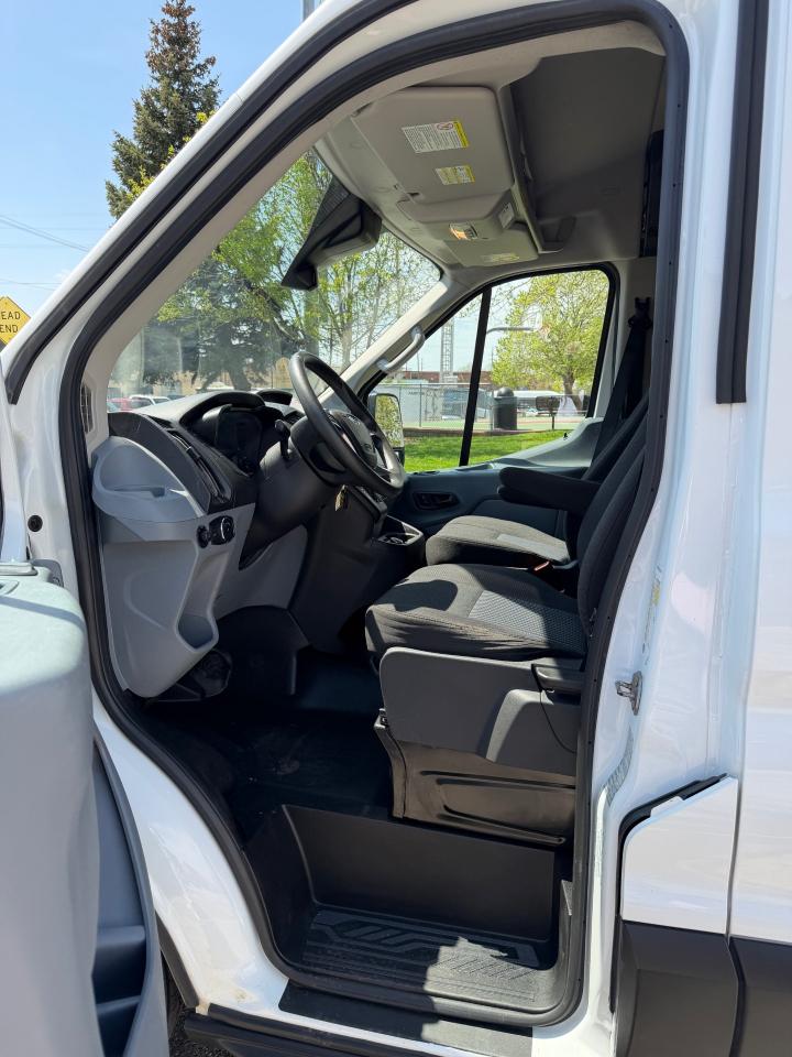 Ford Transit 250 Van Med. Roof w/Sliding Pass. 148-in. WB 2019