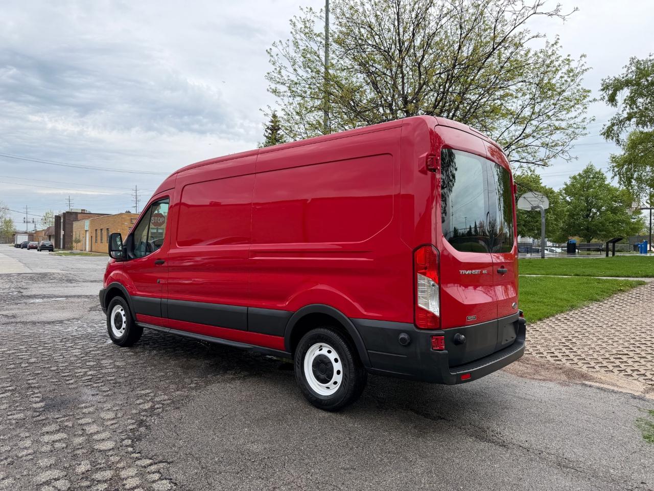 Ford Transit 150 Van Med. Roof w/Sliding Pass. 148-in. WB 2015