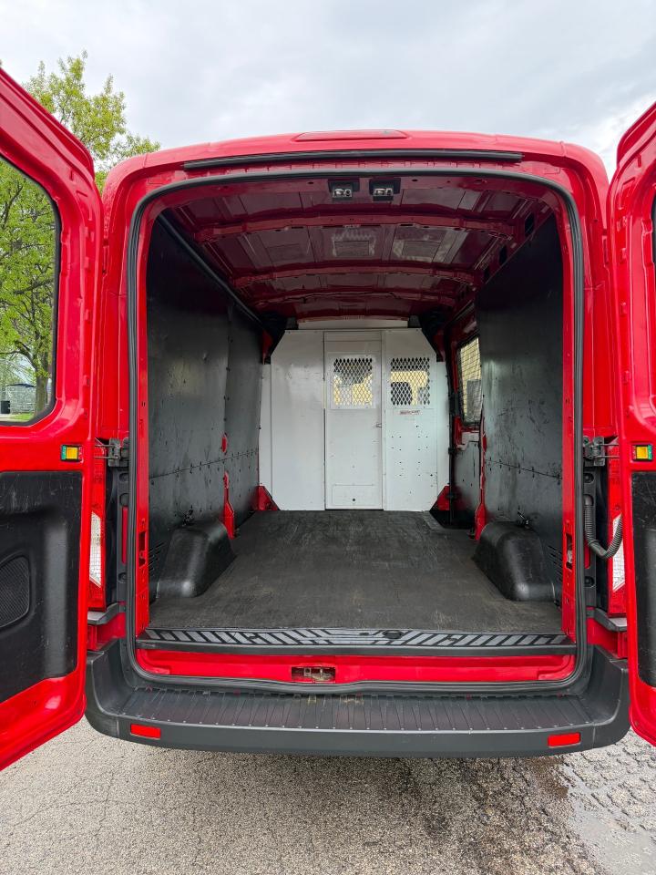 Ford Transit 150 Van Med. Roof w/Sliding Pass. 148-in. WB 2015