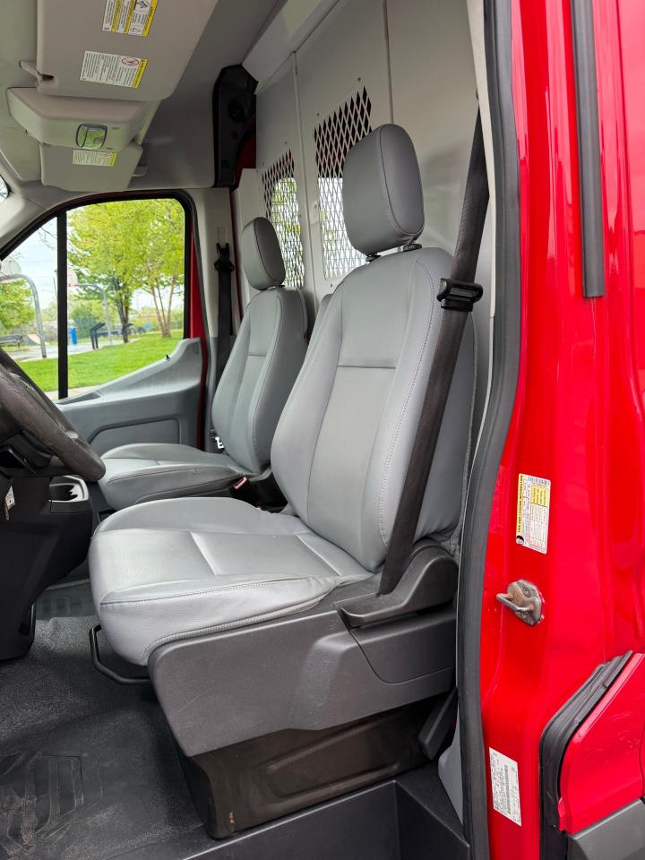 Ford Transit 150 Van Med. Roof w/Sliding Pass. 148-in. WB 2015