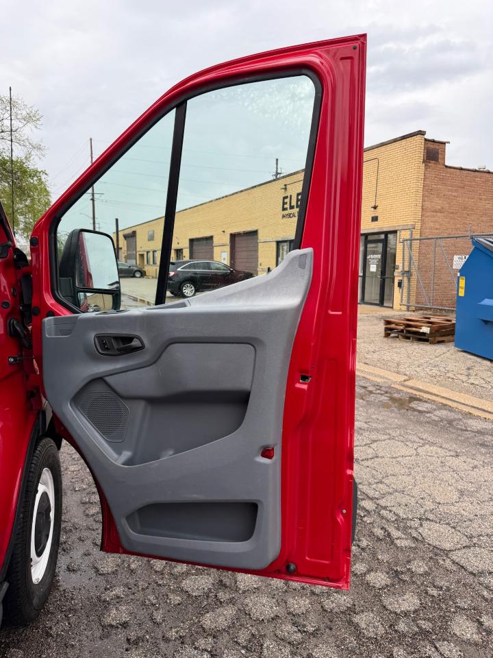 Ford Transit 150 Van Med. Roof w/Sliding Pass. 148-in. WB 2015