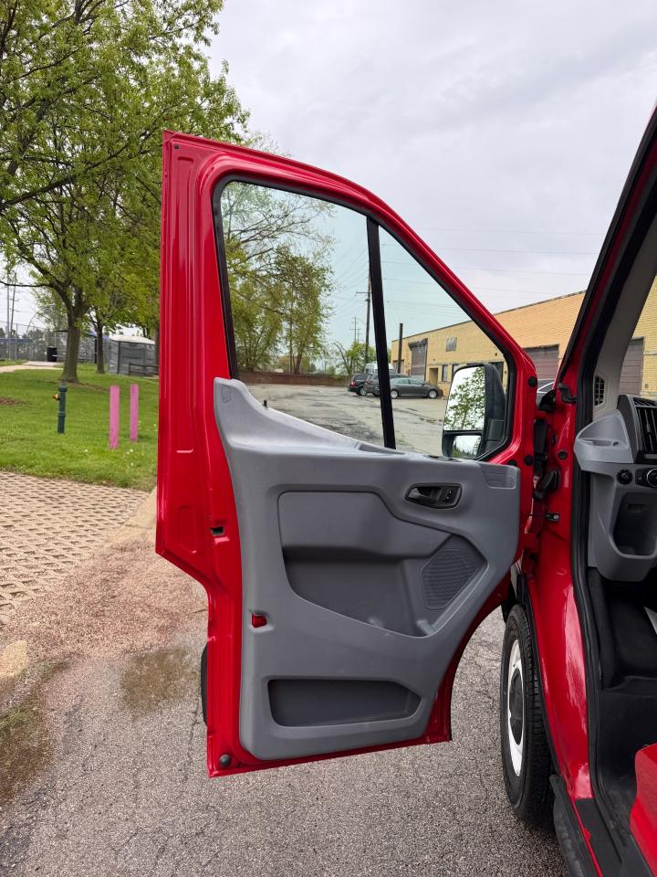 Ford Transit 150 Van Med. Roof w/Sliding Pass. 148-in. WB 2015