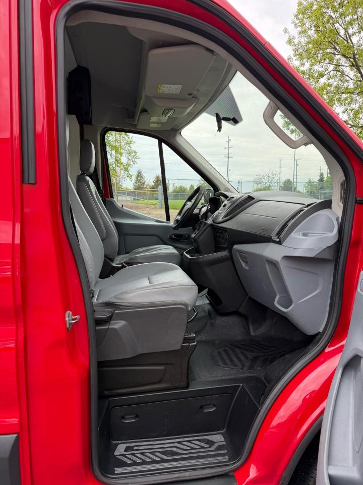 Ford Transit 150 Van Med. Roof w/Sliding Pass. 148-in. WB 2015