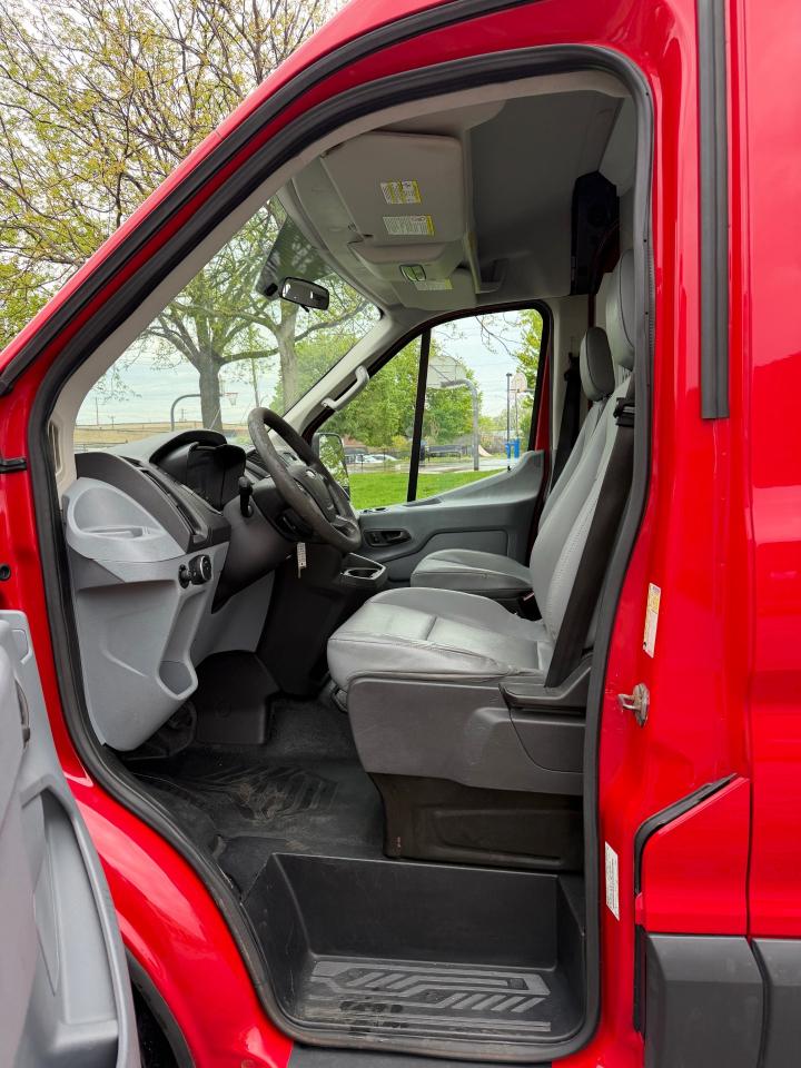 Ford Transit 150 Van Med. Roof w/Sliding Pass. 148-in. WB 2015