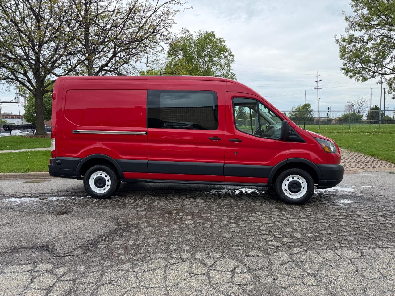 Ford Transit 150 Van Med. Roof w/Sliding Pass. 148-in. WB 2015