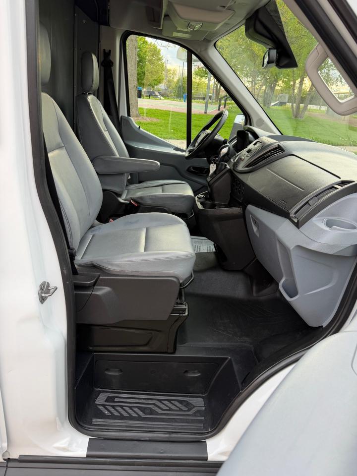 Ford Transit 350 Van Med. Roof w/Sliding Pass. 148-in. WB 2019