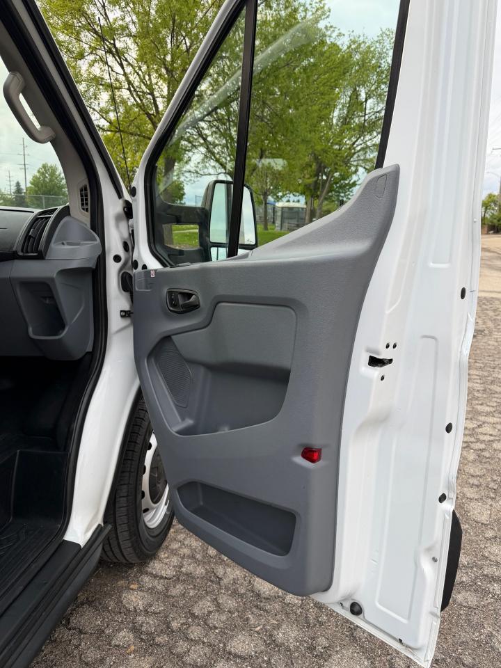 Ford Transit 350 Van Med. Roof w/Sliding Pass. 148-in. WB 2019