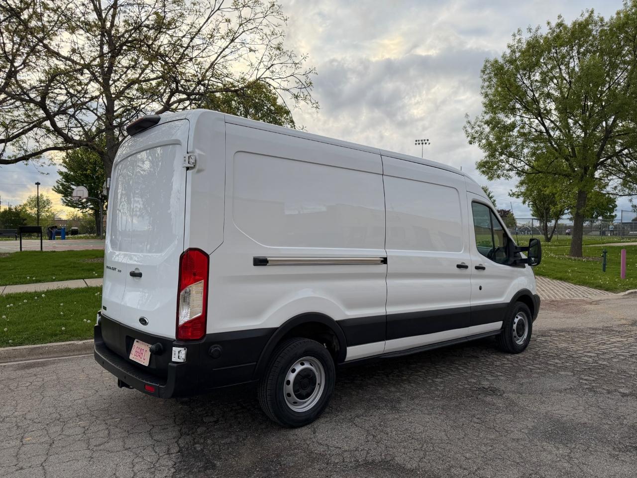 Ford Transit 350 Van Med. Roof w/Sliding Pass. 148-in. WB 2019