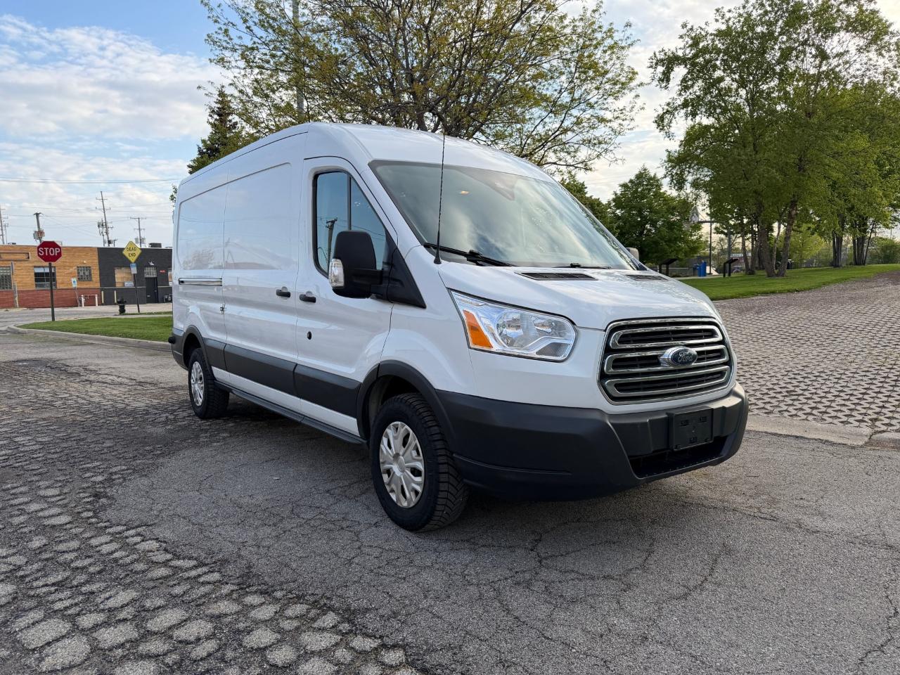 Ford Transit 250 Van Med. Roof w/Sliding Pass. 148-in. WB 2018