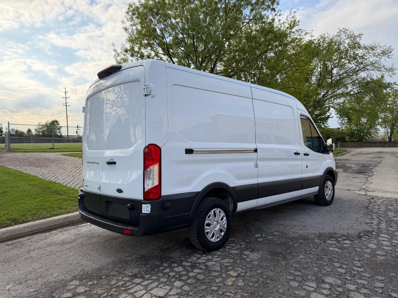 Ford Transit 250 Van Med. Roof w/Sliding Pass. 148-in. WB 2018