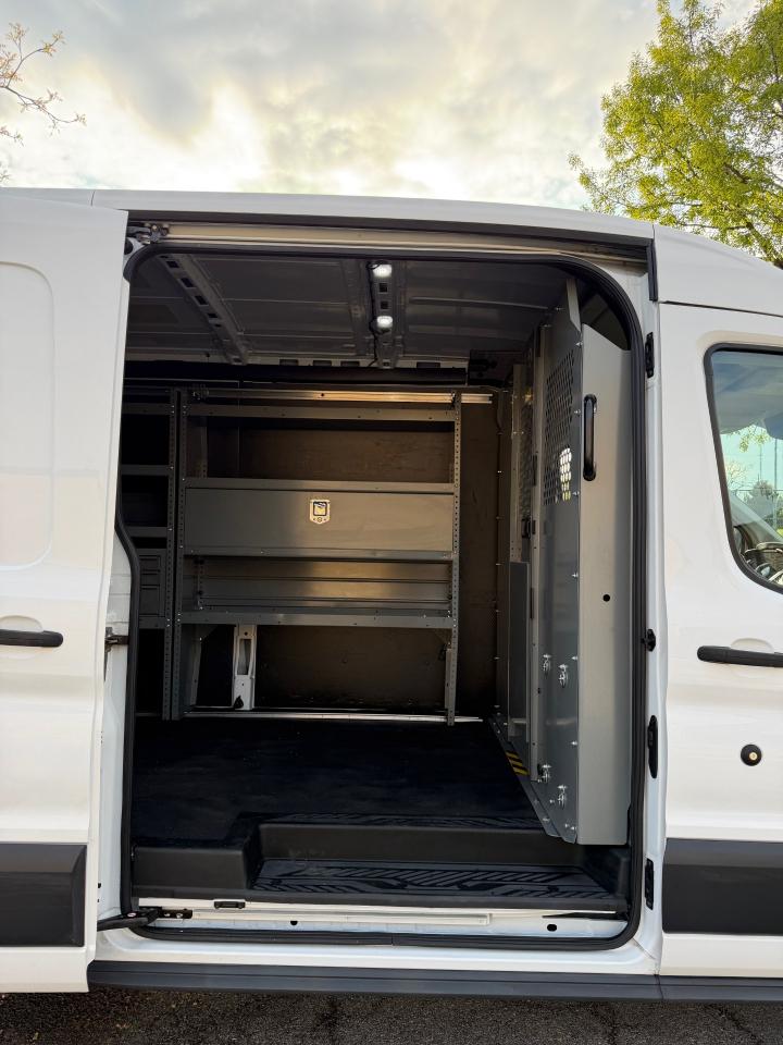 Ford Transit 250 Van Med. Roof w/Sliding Pass. 148-in. WB 2018
