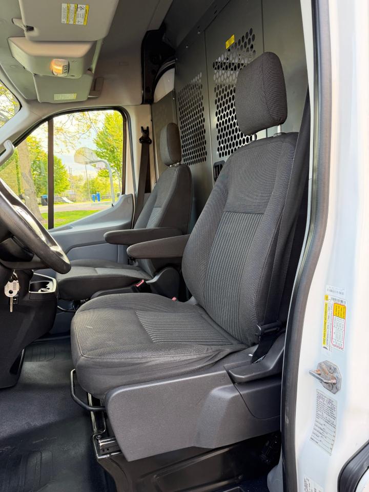 Ford Transit 250 Van Med. Roof w/Sliding Pass. 148-in. WB 2018