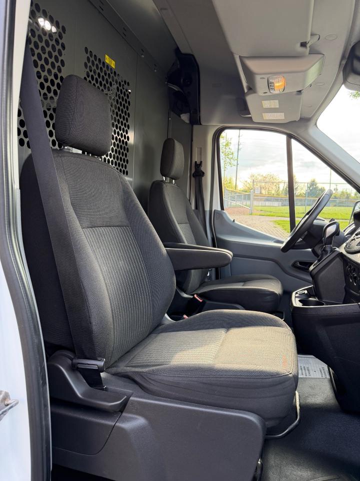 Ford Transit 250 Van Med. Roof w/Sliding Pass. 148-in. WB 2018