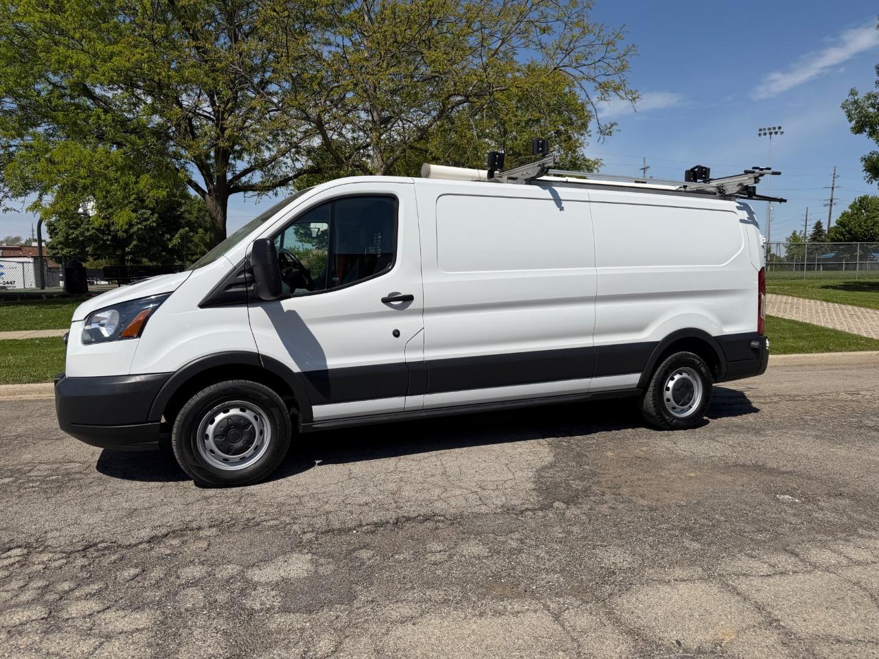 Ford Transit 150 Van Low Roof w/Sliding Pass. 148-in. WB 2018