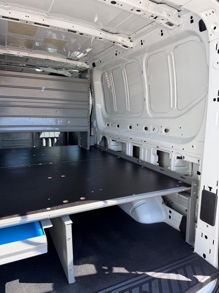 Ford Transit 150 Van Low Roof w/Sliding Pass. 148-in. WB 2018