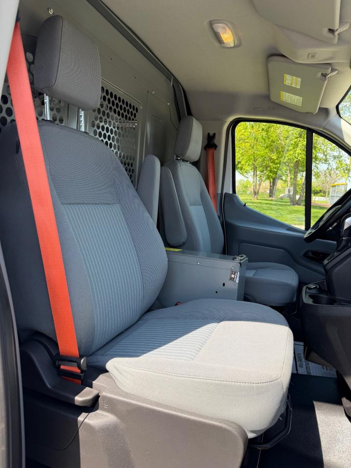 Ford Transit 150 Van Low Roof w/Sliding Pass. 148-in. WB 2018