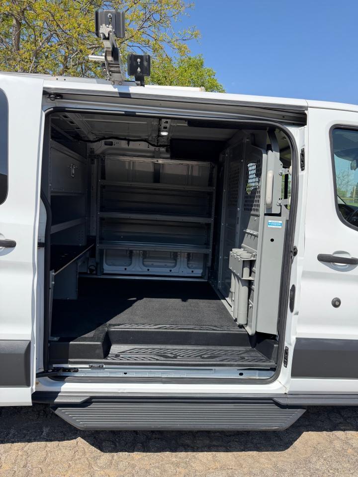 Ford Transit 150 Van Low Roof w/Sliding Pass. 148-in. WB 2018