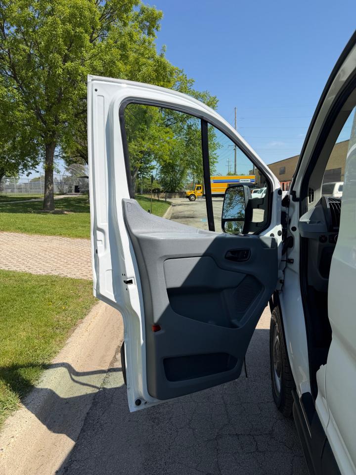 Ford Transit 150 Van Low Roof w/Sliding Pass. 148-in. WB 2018