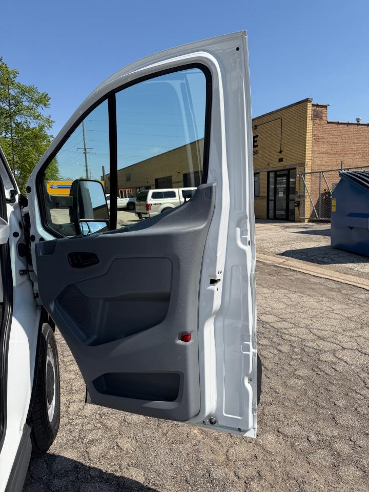 Ford Transit 150 Van Low Roof w/Sliding Pass. 148-in. WB 2018