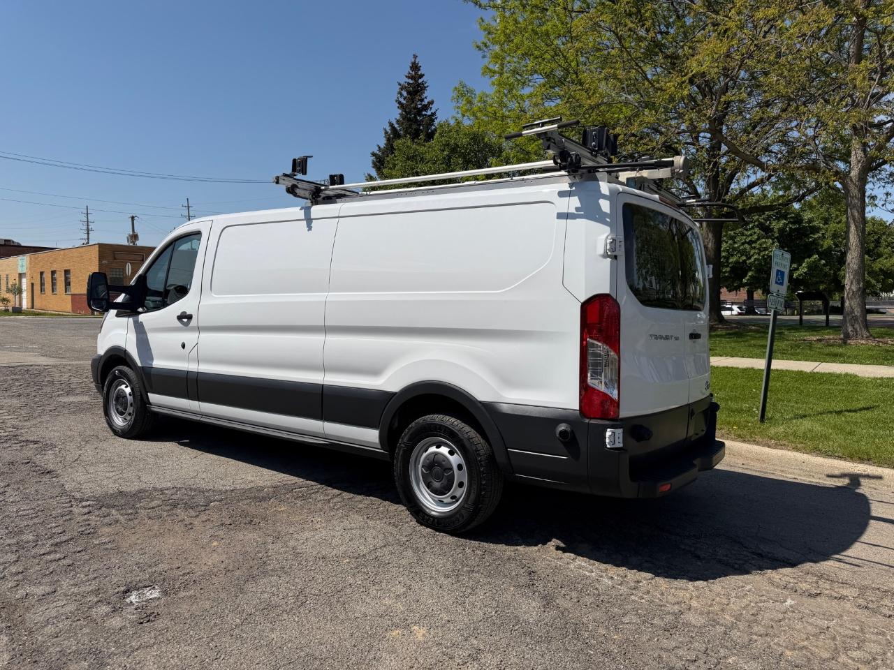 Ford Transit 150 Van Low Roof w/Sliding Pass. 148-in. WB 2018