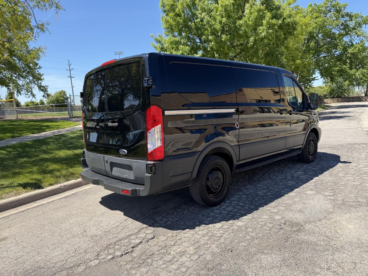 Ford Transit 150 Van Low Roof w/Sliding Pass. 130-in. WB 2017