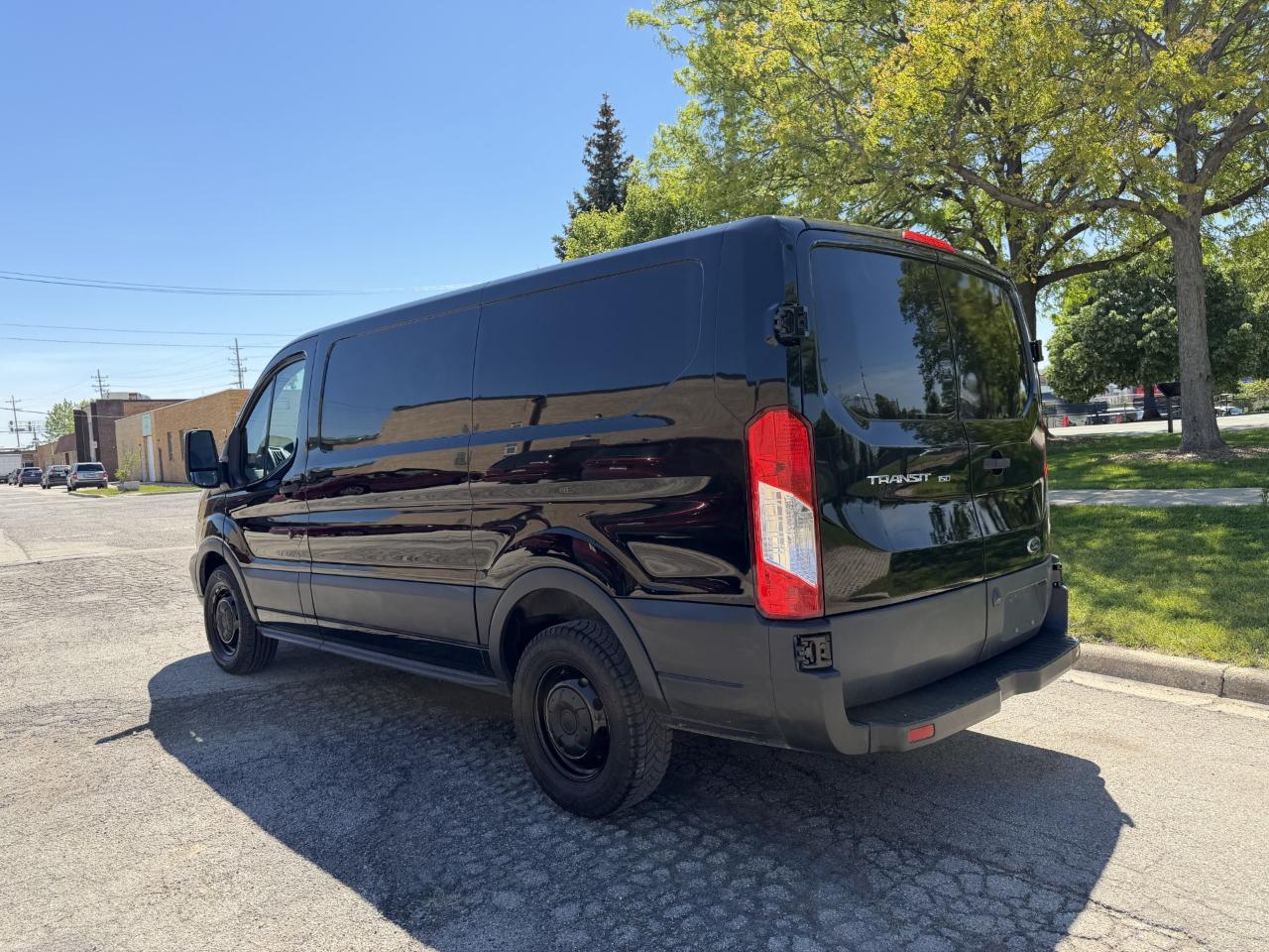 Ford Transit 150 Van Low Roof w/Sliding Pass. 130-in. WB 2017