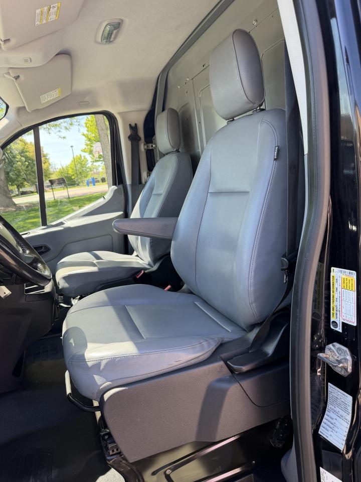 Ford Transit 150 Van Low Roof w/Sliding Pass. 130-in. WB 2017