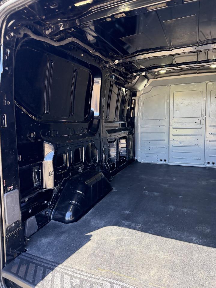 Ford Transit 150 Van Low Roof w/Sliding Pass. 130-in. WB 2017
