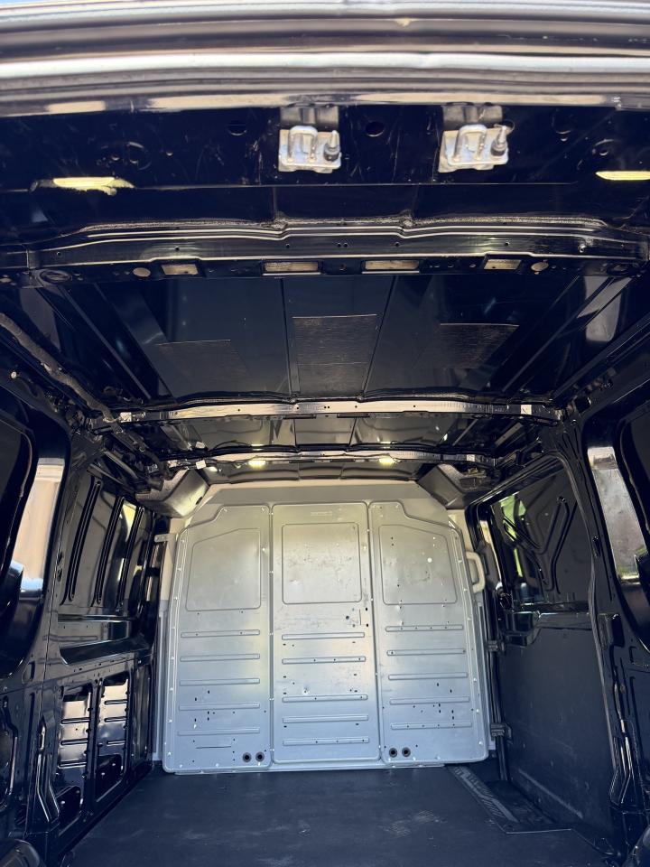Ford Transit 150 Van Low Roof w/Sliding Pass. 130-in. WB 2017