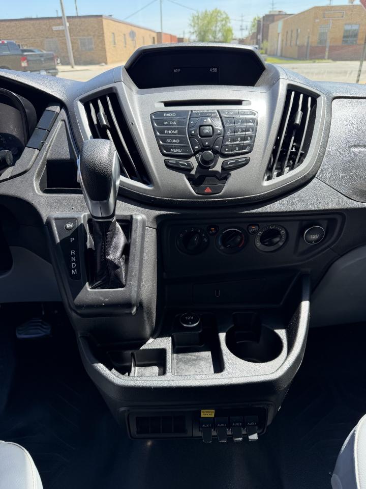 Ford Transit 150 Van Low Roof w/Sliding Pass. 130-in. WB 2017