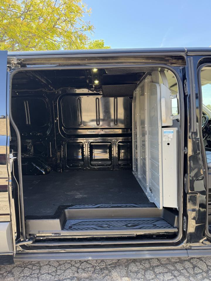 Ford Transit 150 Van Low Roof w/Sliding Pass. 130-in. WB 2017