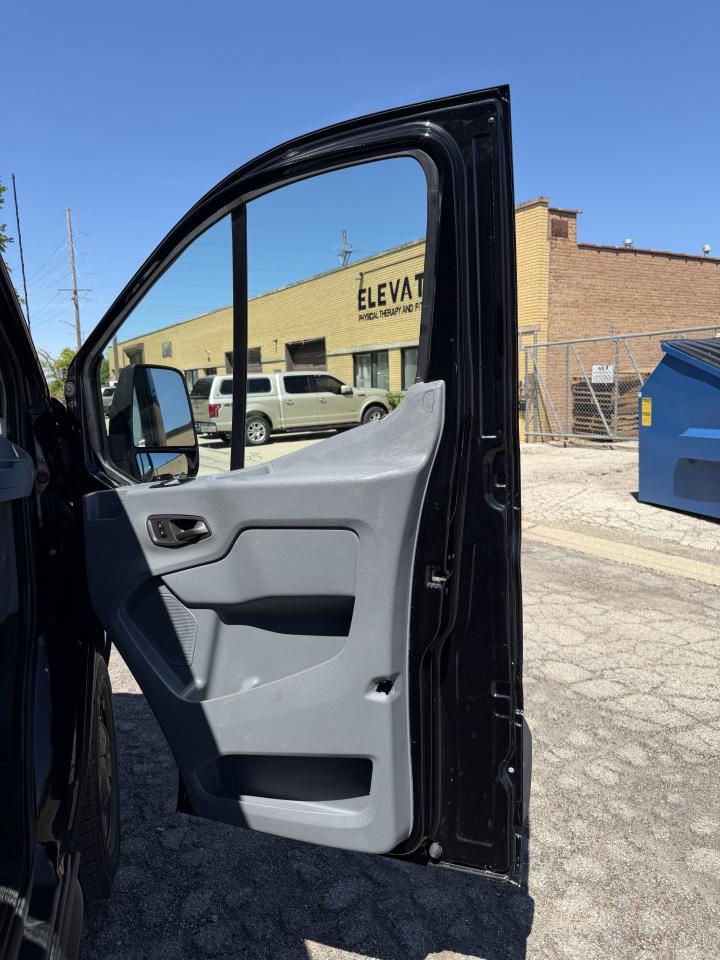 Ford Transit 150 Van Low Roof w/Sliding Pass. 130-in. WB 2017