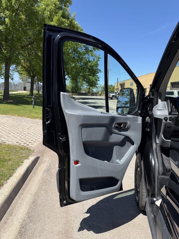 Ford Transit 150 Van Low Roof w/Sliding Pass. 130-in. WB 2017