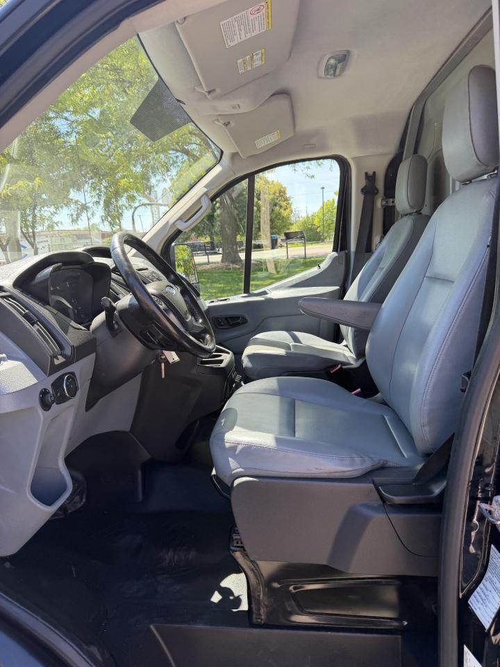 Ford Transit 150 Van Low Roof w/Sliding Pass. 130-in. WB 2017